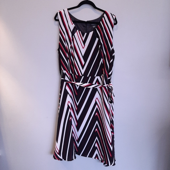 MICHEL STUDIO Chevron Striped Fit & Flare Sleeveless Dress Tie Waist Black White - Picture 12 of 16